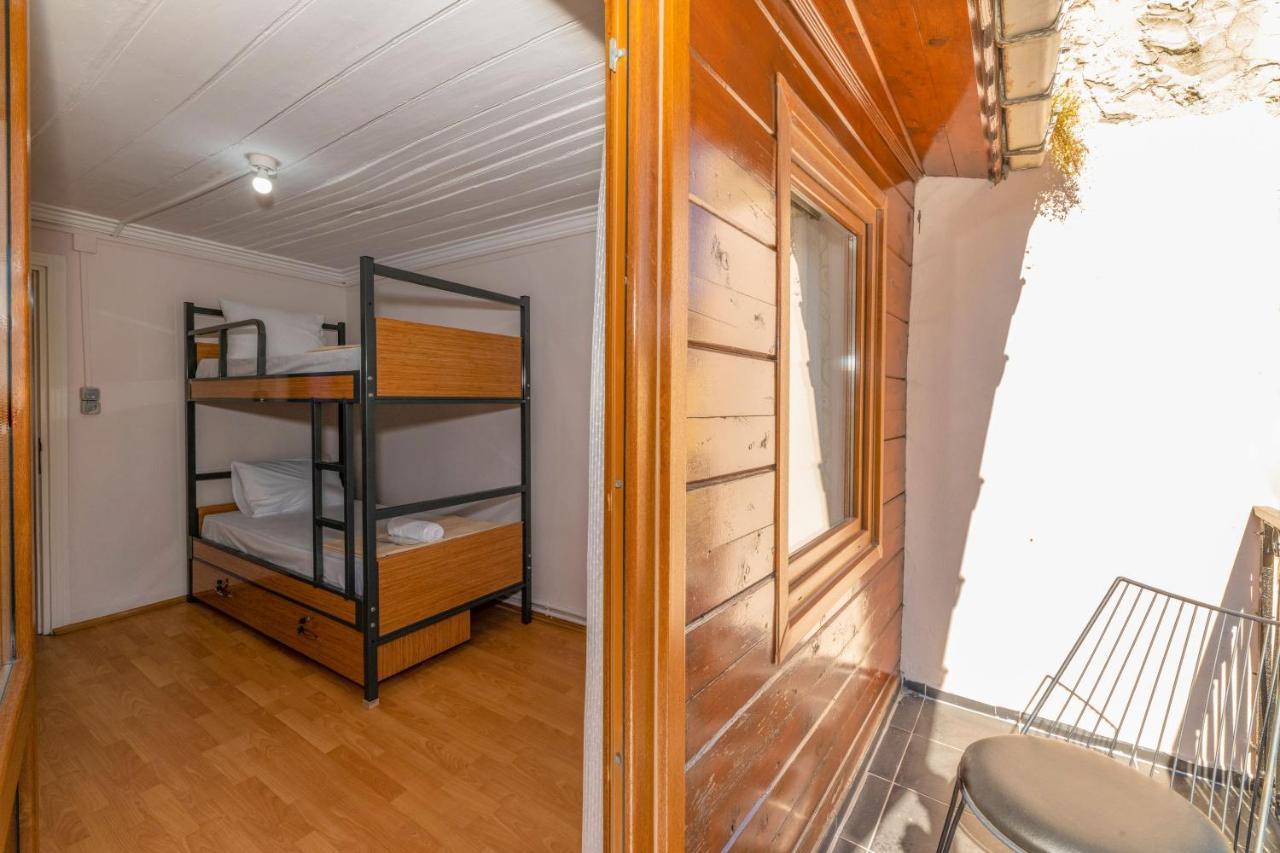 Taksim Wooden House Hostel Istanbul Exterior photo