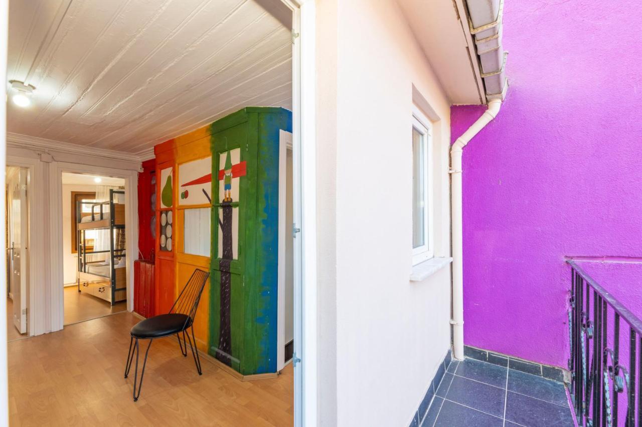 Taksim Wooden House Hostel Istanbul Exterior photo